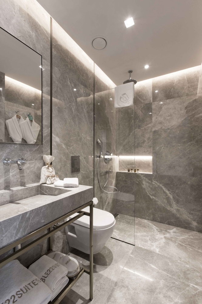 Noble22 Suites 9/39
