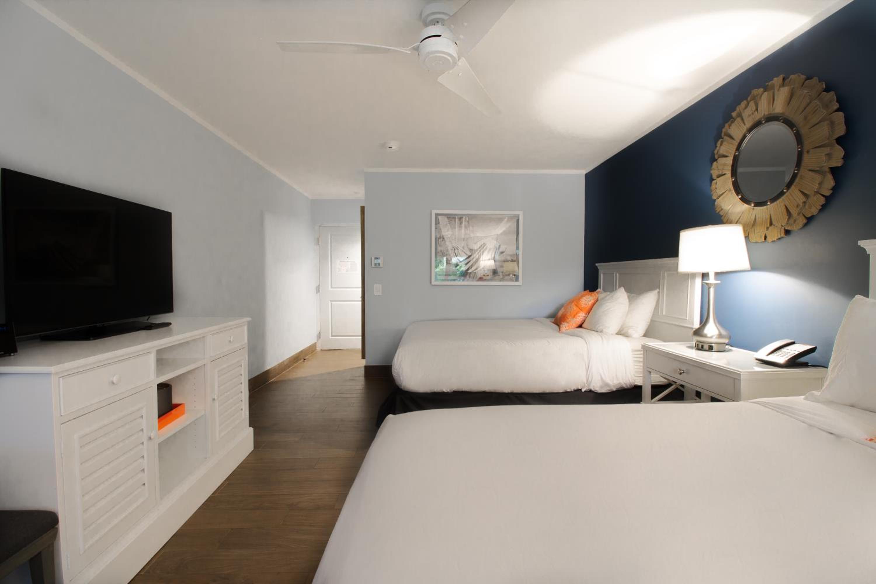 Ocean, 2 Queen Beds, Marina View, Balcony، Banana Bay Resort and Marina 2/4
