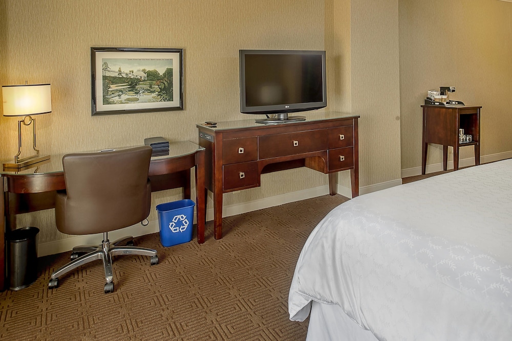 Sheraton Westport Plaza Hotel St. Louis 32/33
