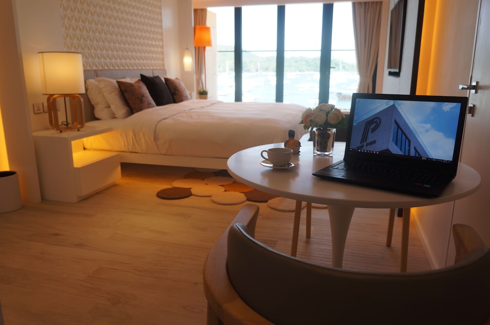 The Pier Hotel 22/69