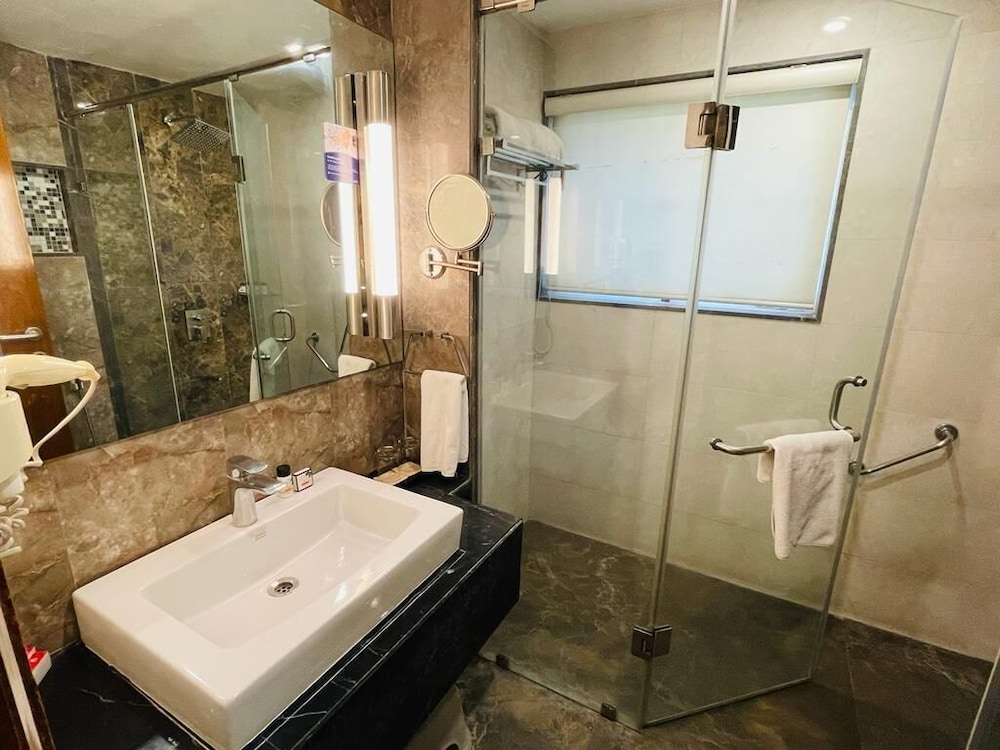 Ramada by Wyndham Ahmedabad 17/46