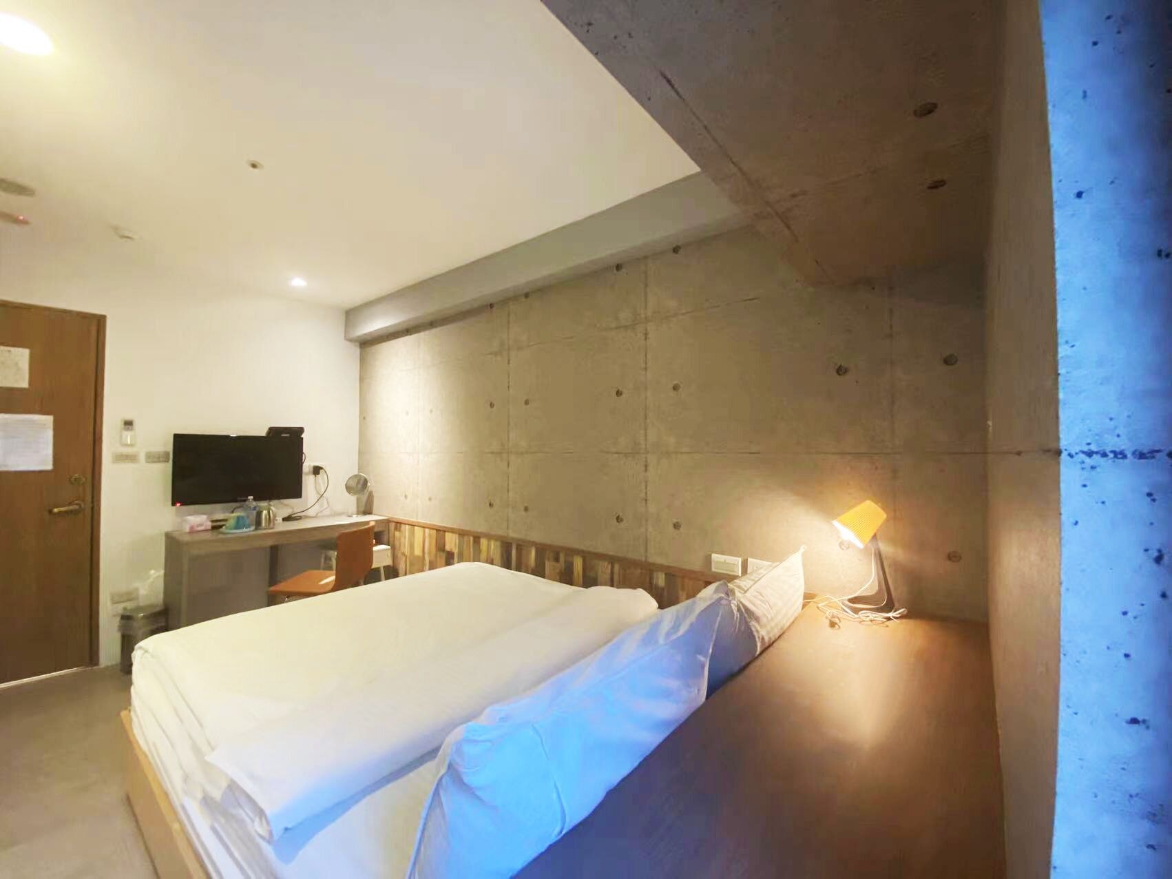 DELUXE, DOUBLE BED