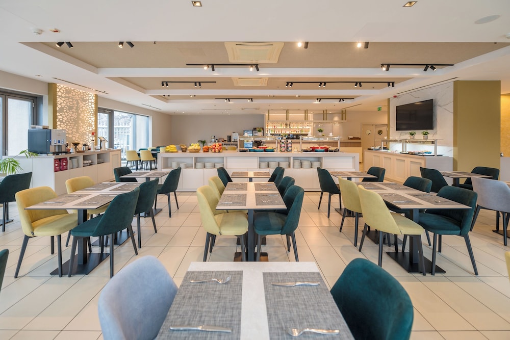Expo Tower Hotel by Mellow Mood Hotels 72/82