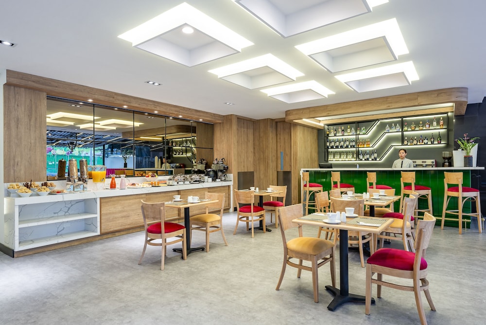 One Sixteen Hotel 60/72