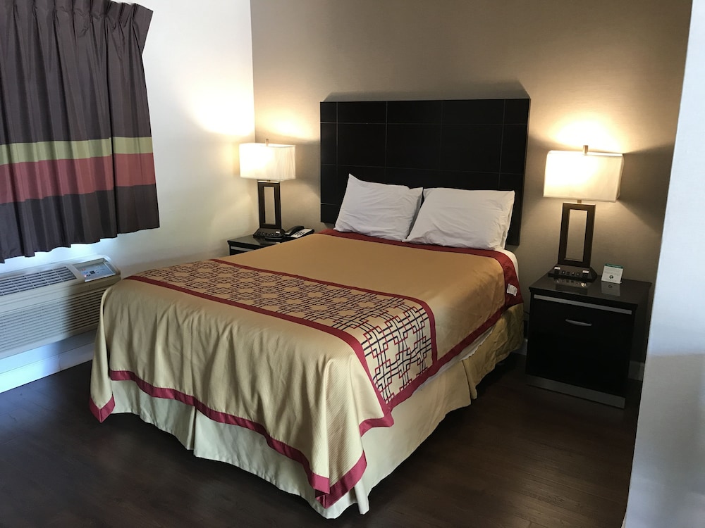STANDARD, QUEEN BED, ACCESSIBLE