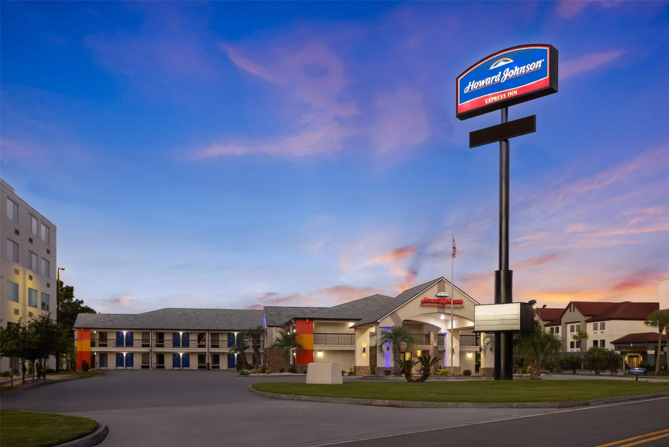 Howard Johnson by Wyndham Savannah GA 23/27