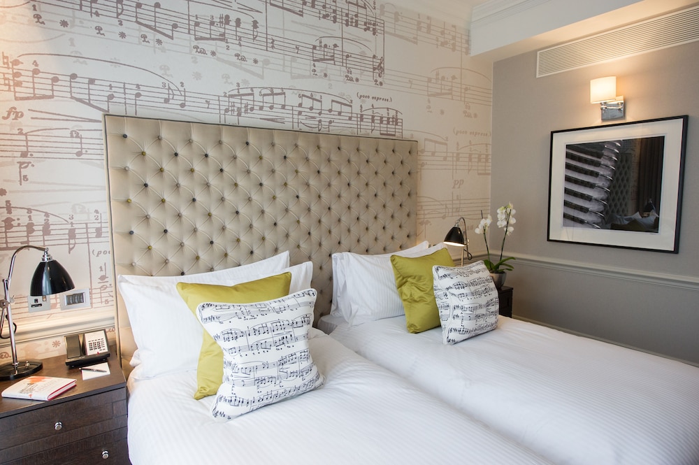 SUPERIOR, DOUBLE OR TWIN BED