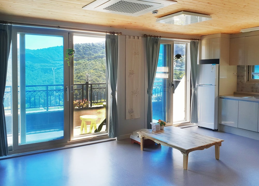 Pyramid Red Clay Pension 17/26