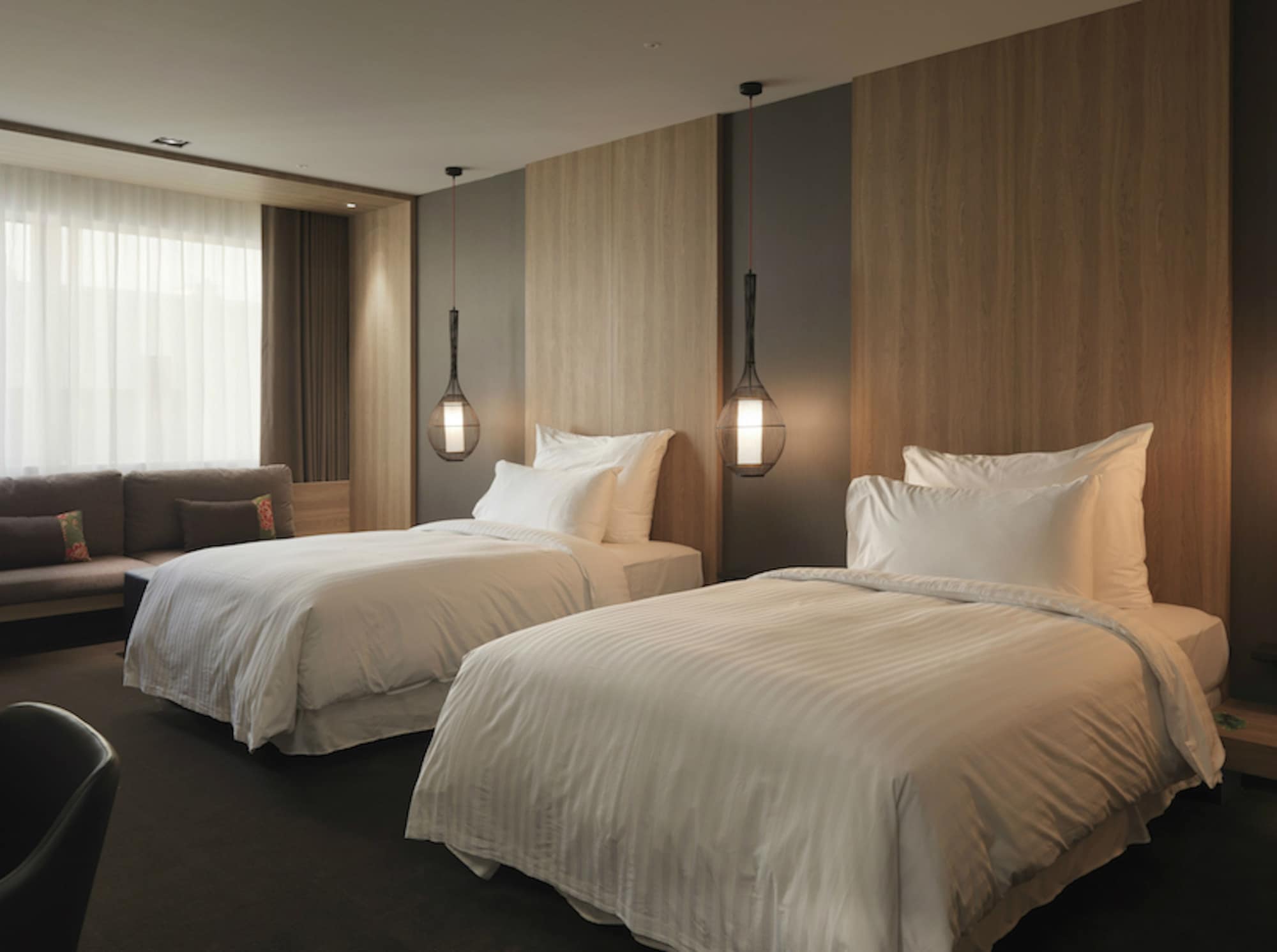 EXECUTIVE, TWIN BEDS