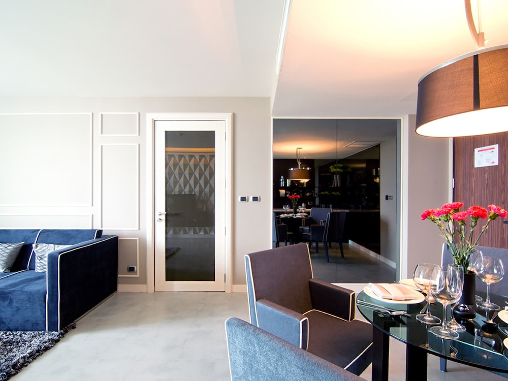Way Hotel 51/73