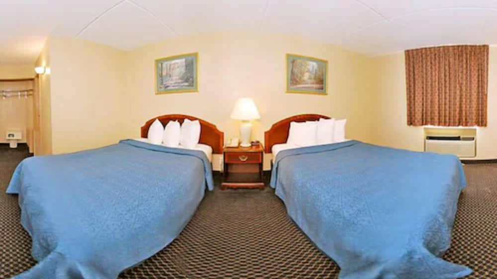 Econo Lodge Inn & Suites Waterloo Downtown 8/30