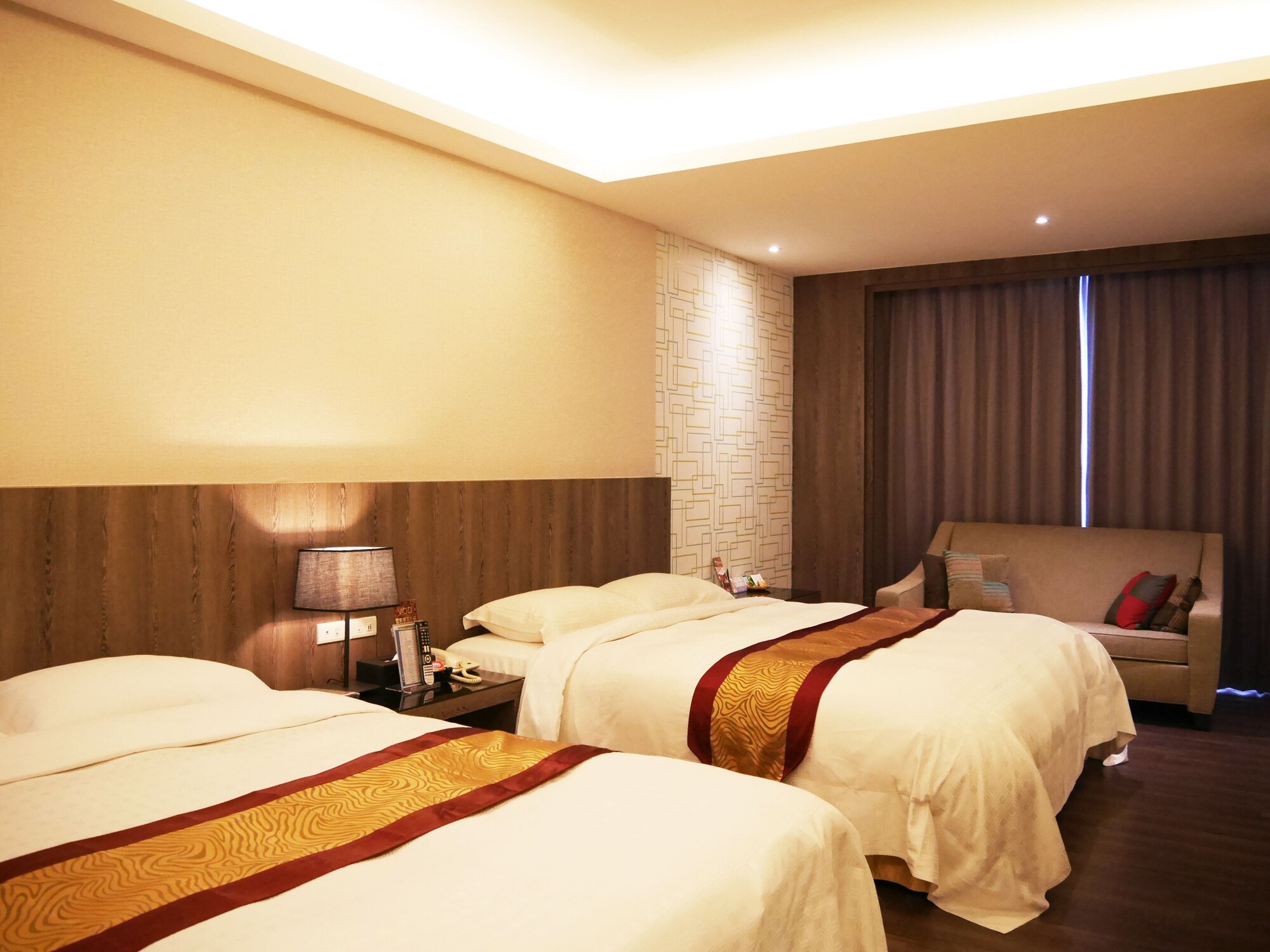 BUSINESS, QUADRUPLE, MULTIPLE BEDS