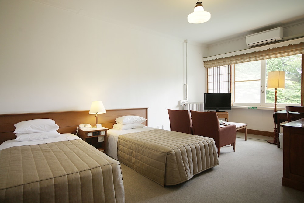 ECONOMY, TWIN BEDS