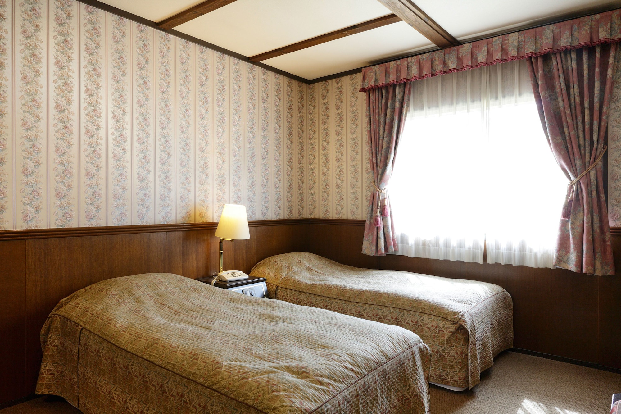 ROOM, TWIN BEDS