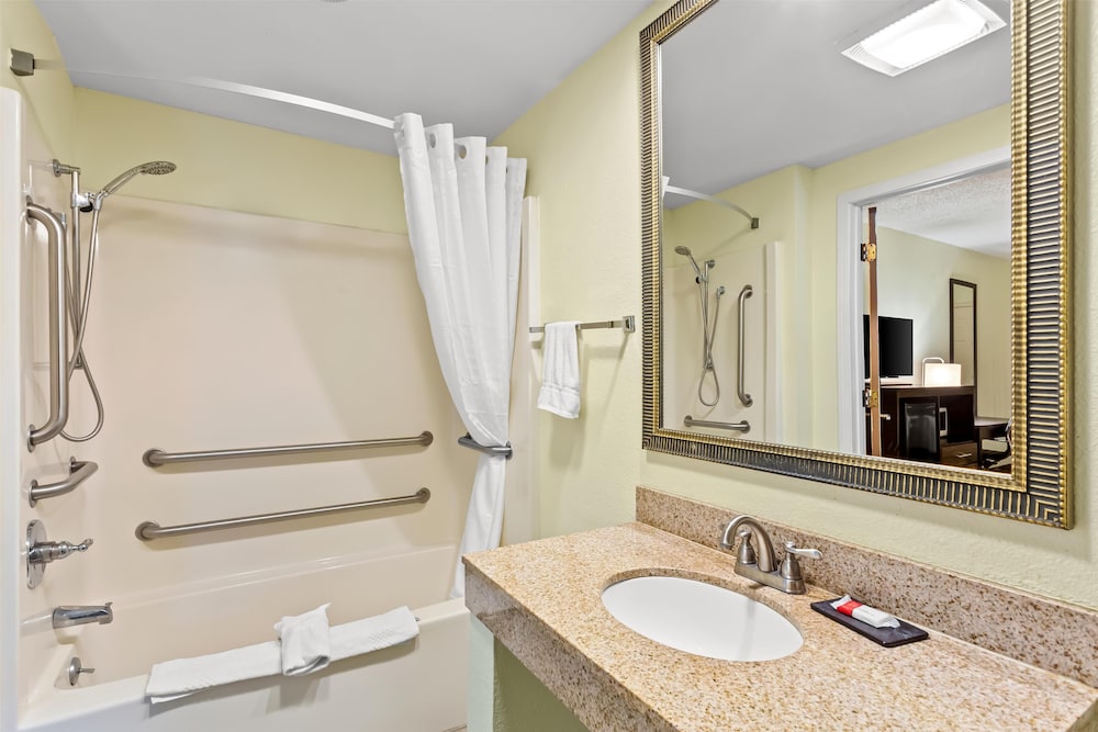 Americas Best Value Inn Grayson 21/23