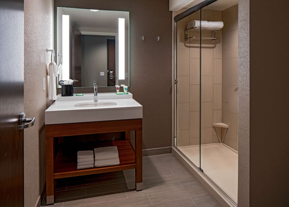 Hyatt Place Indianapolis Downtown 11/65