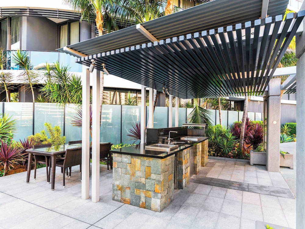 Peppers Broadbeach 9/68