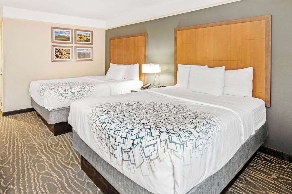 La Quinta Inn & Suites by Wyndham Ruidoso Downs 15/55