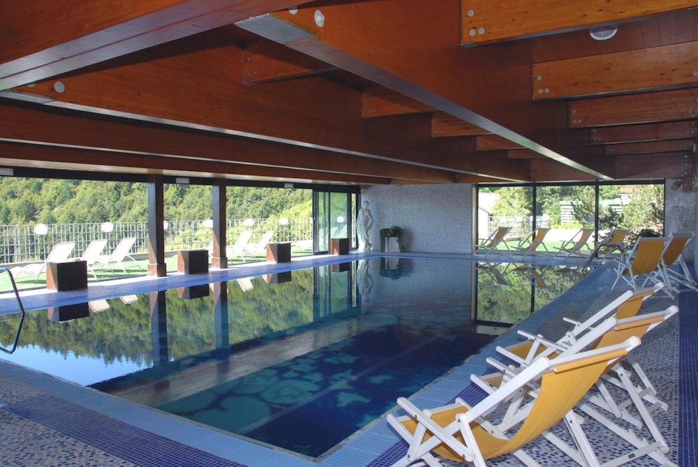 swimming pool spa