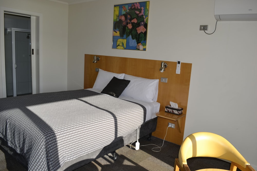 LOCH ARD MOTOR INN 12/63