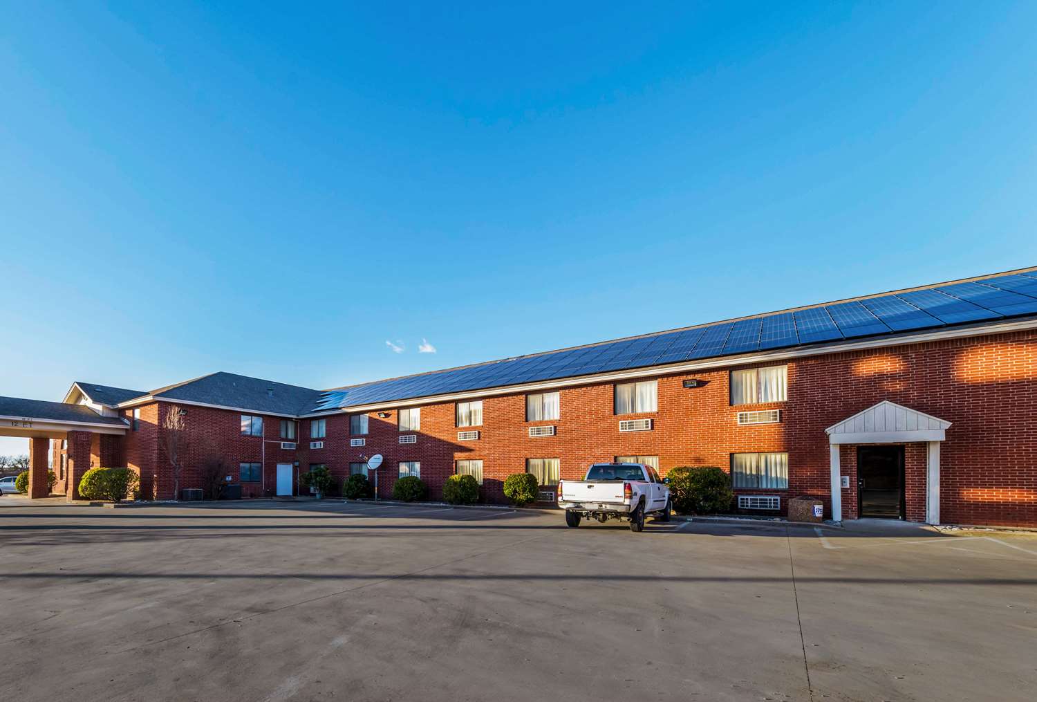 Travelodge by Wyndham Decatur TX 38/39