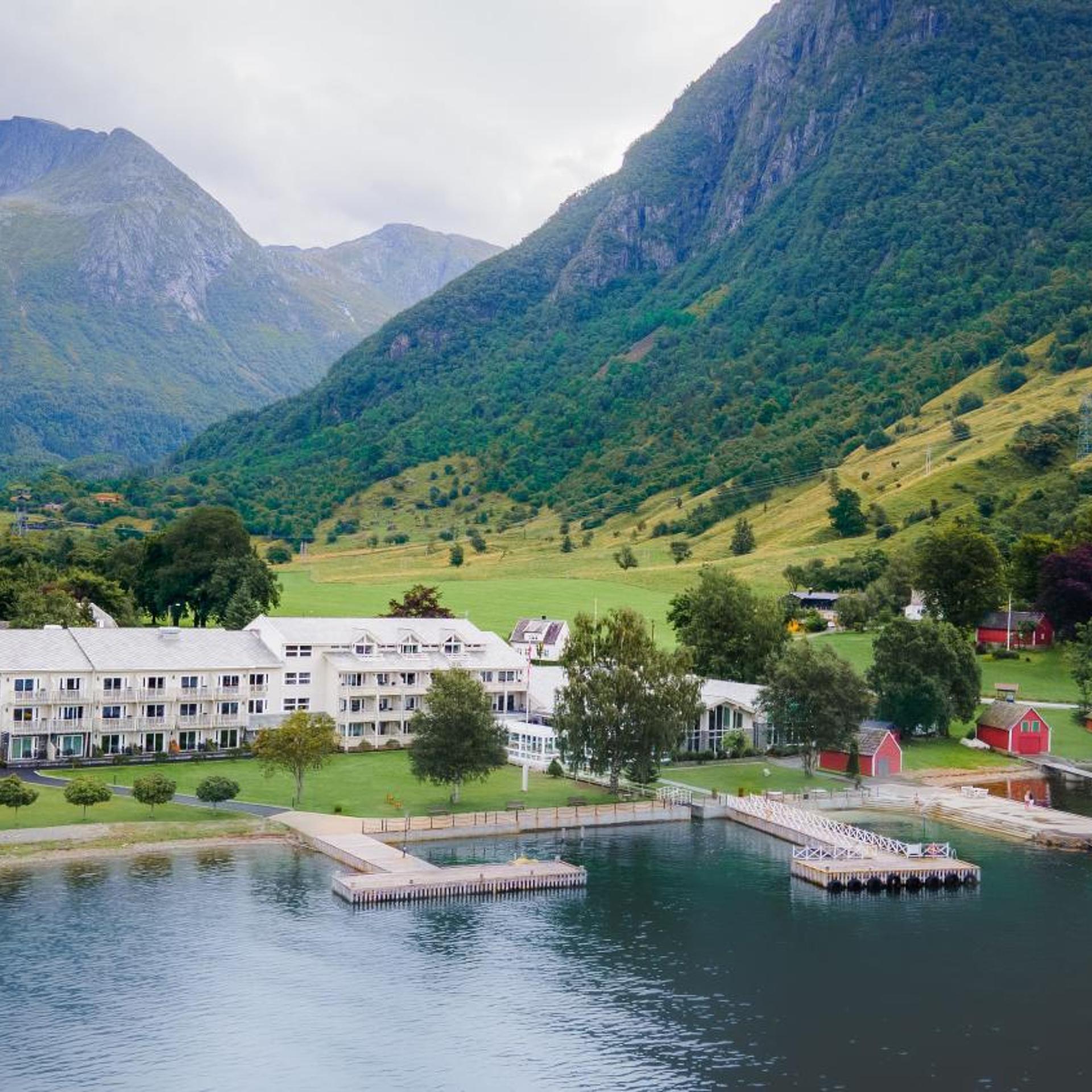 Rosendal Fjordhotel 46/50