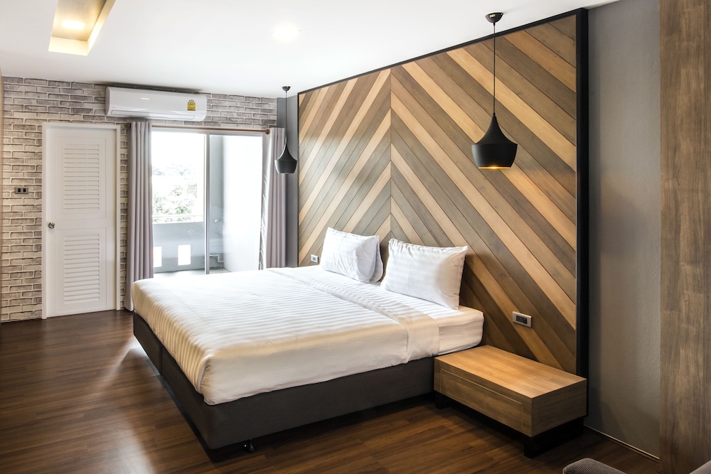 The Circle Hotel 17/64