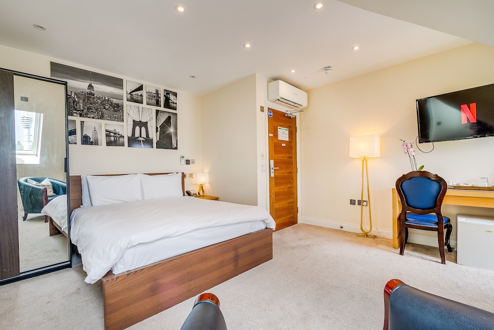 DELUXE, DOUBLE BED