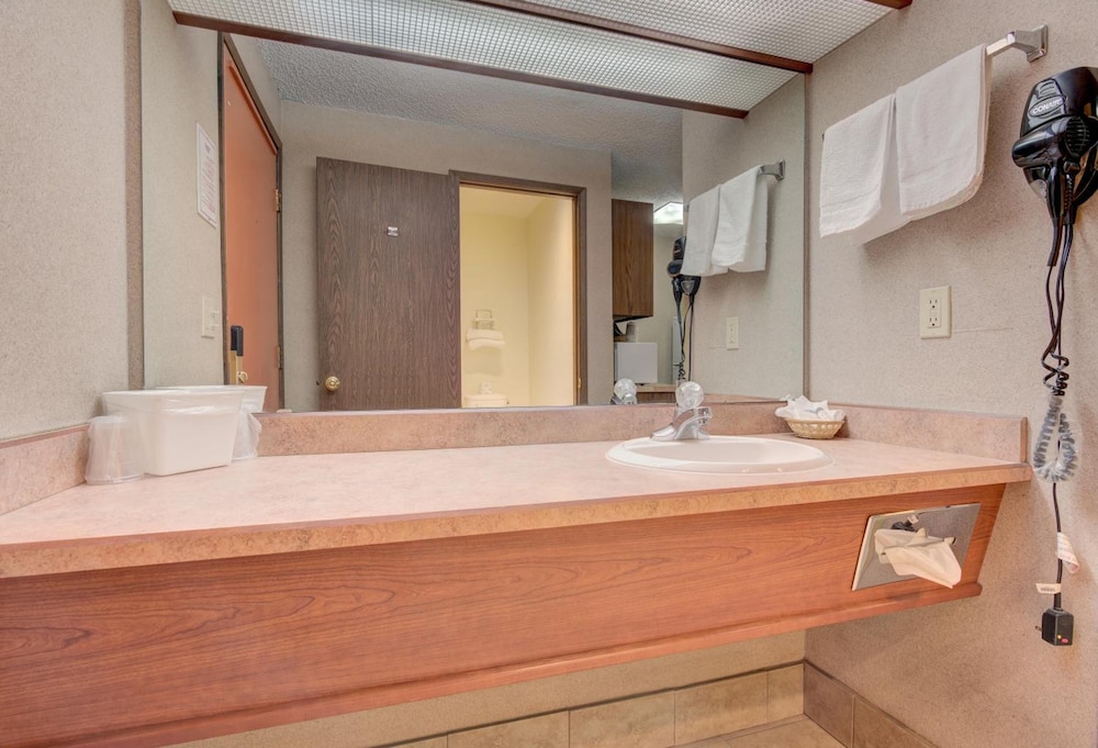 Redmond Inn 46/47