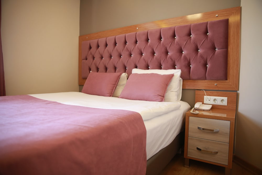 STANDARD, DOUBLE OR TWIN BED