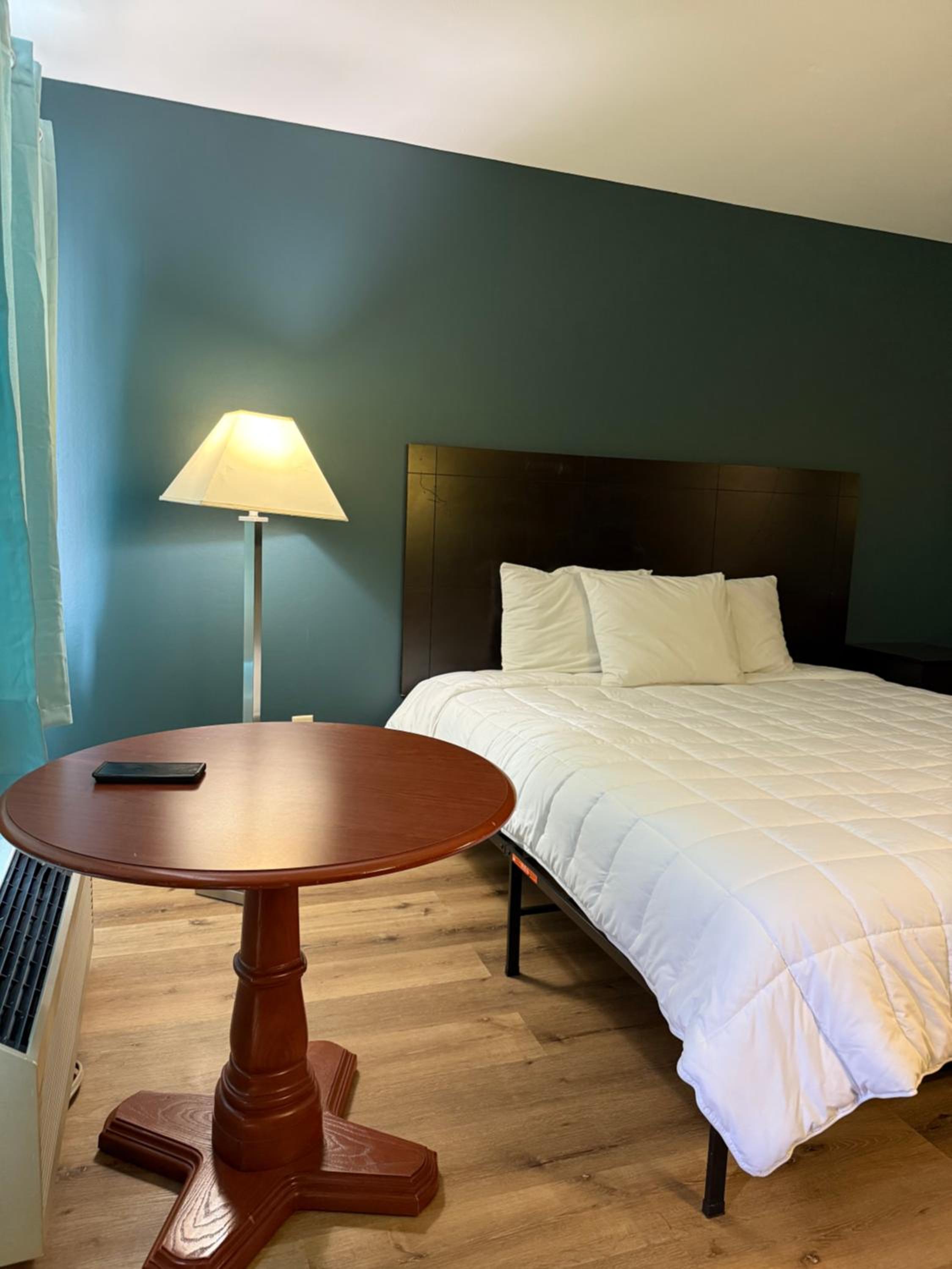 Country Club Inn &amp; Suites 24/51