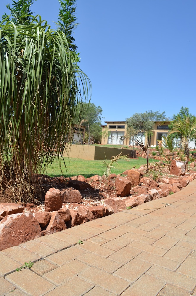 Manor Hills Guest Lodge 23/40