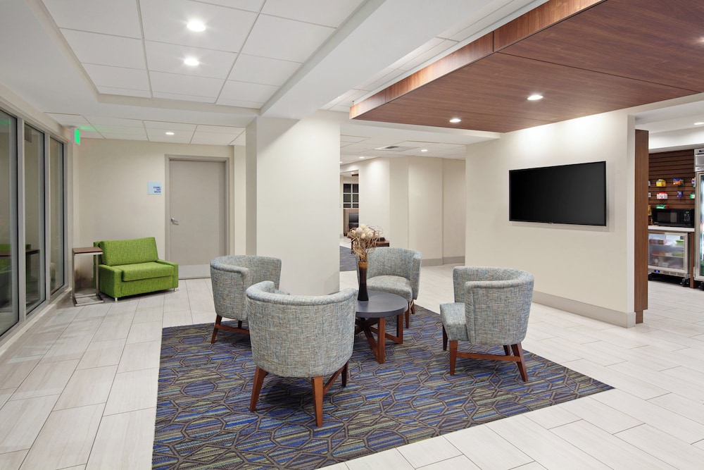 Holiday Inn Express & Suites San Diego-Escondido 59/68