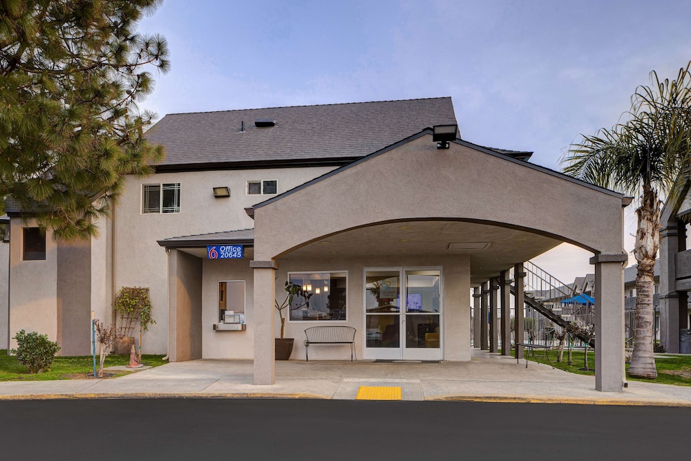 Motel6 Buttonwillow, CA - Central