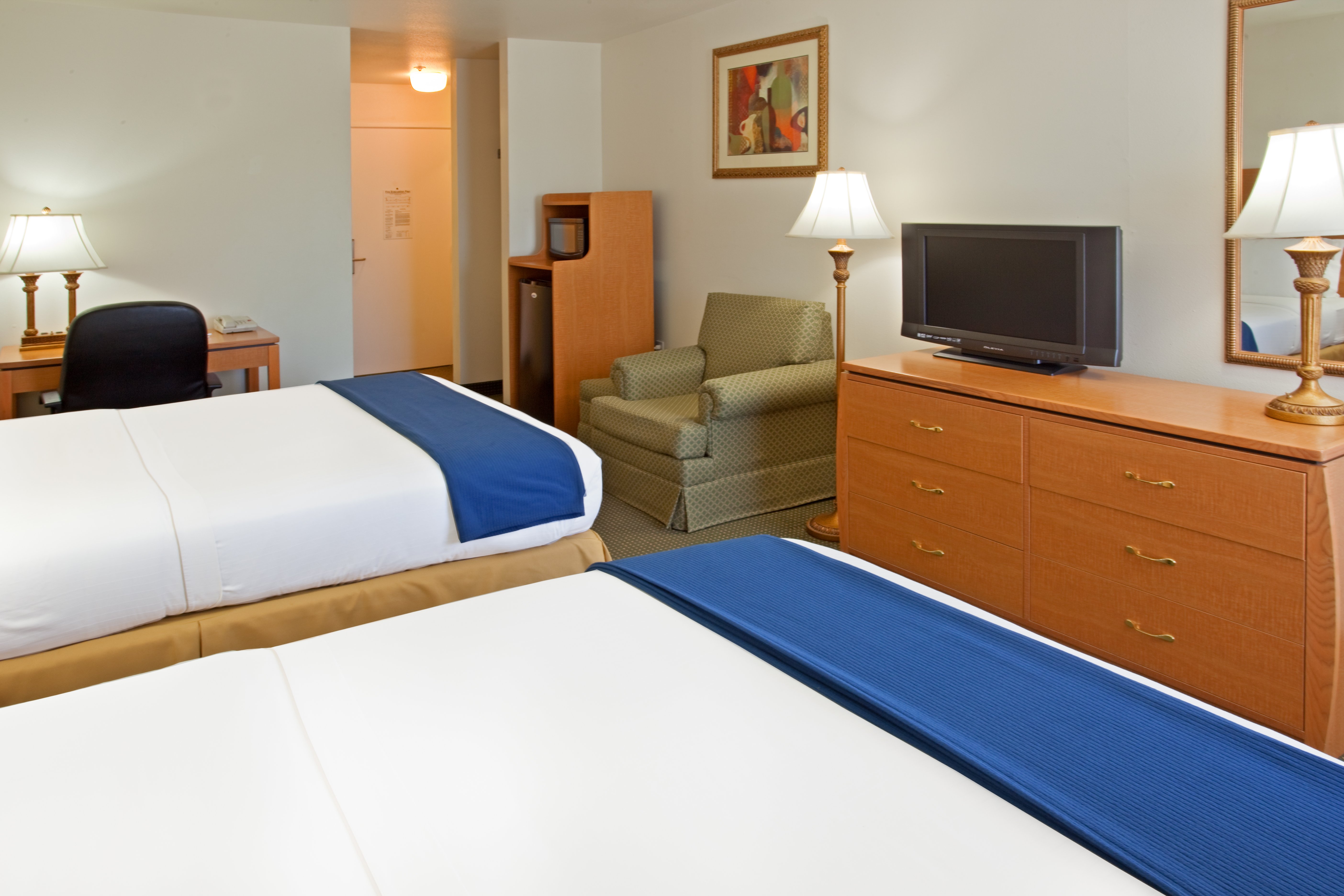 Holiday Inn Express Hotel Suites Columbus 10/24