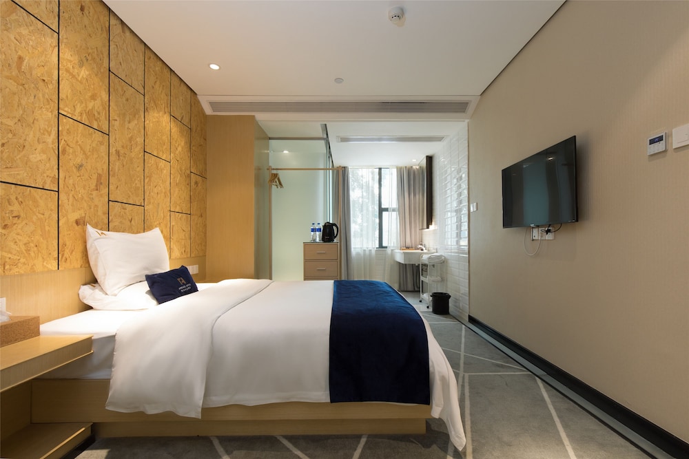 Arrivee Hotel 12/42