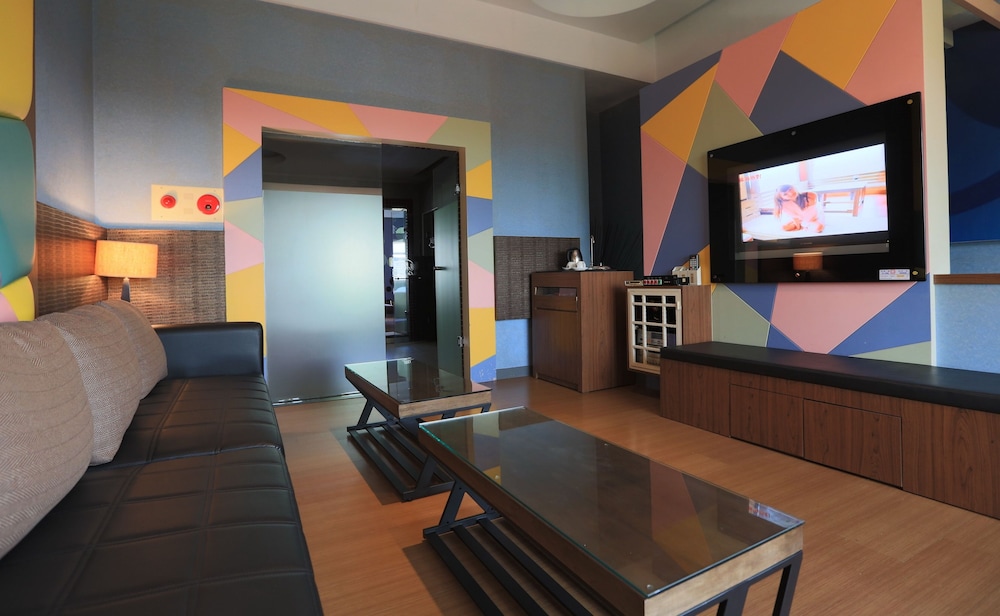 Regale Villa Hotel 46/73