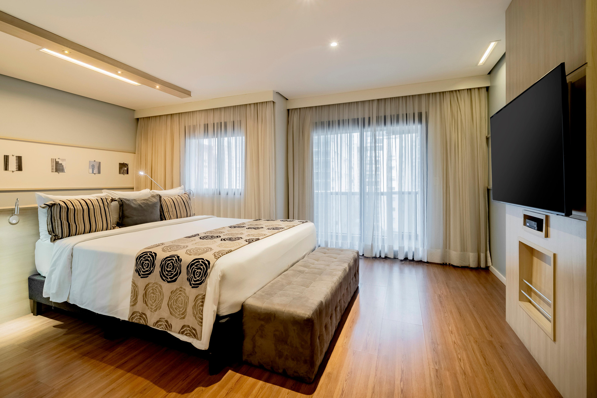Executive, Suite