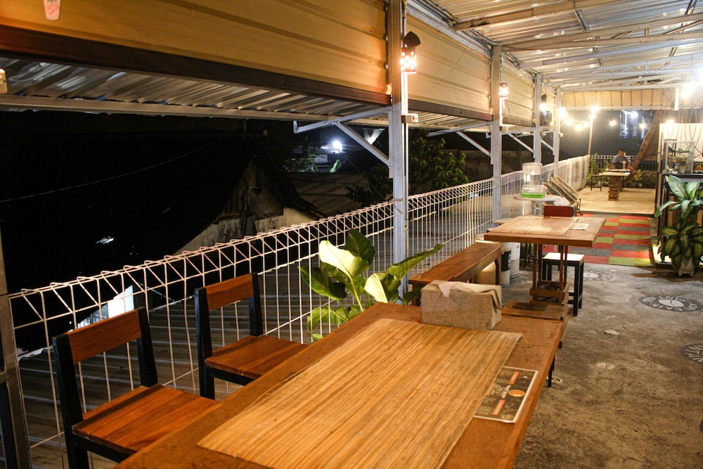 Super OYO Capital O 2258 Santana Syariah Guest House 30/41