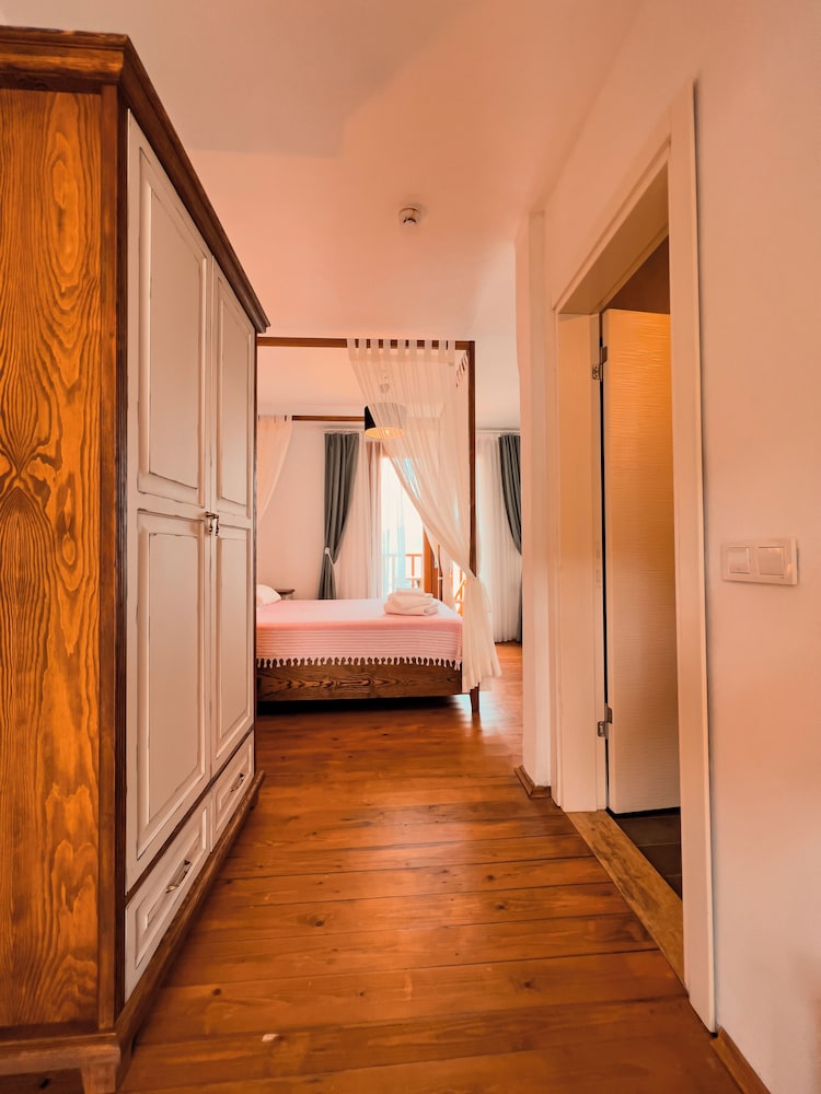 Alice Tatil Evi 12/30