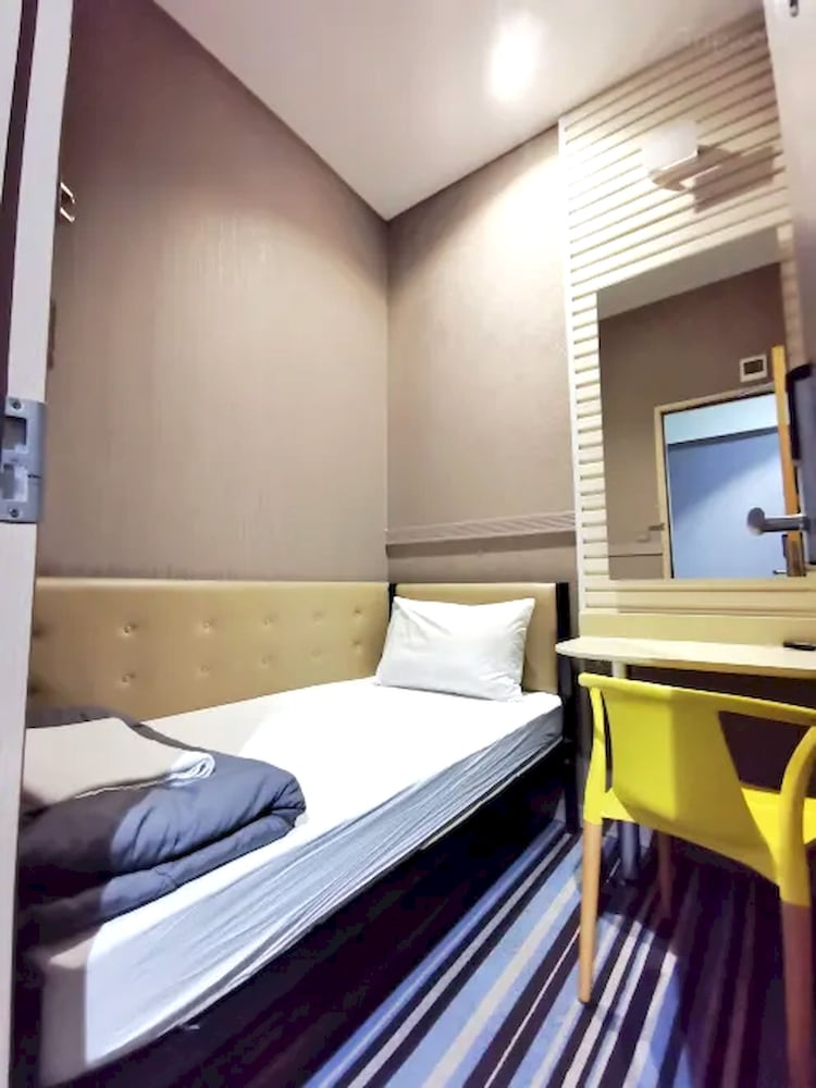 Capital O 75451 Podstel Hostel Bangkok 9/34