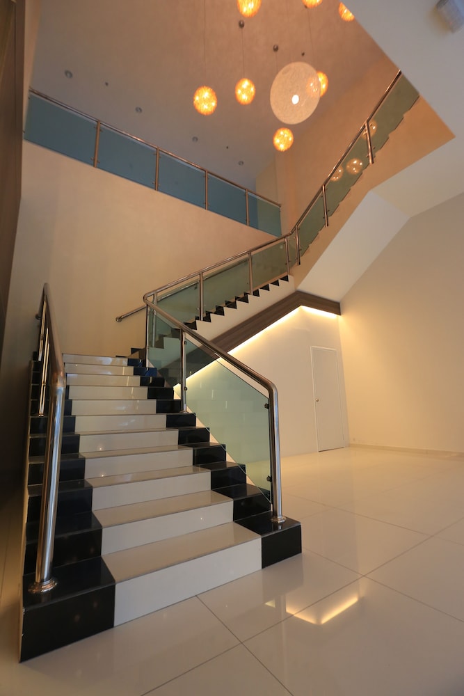 Supreme Hotel 34/41