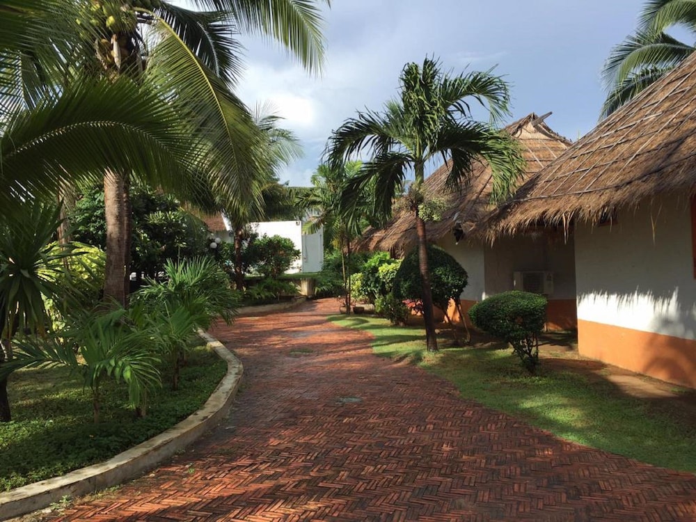 Lawana Escape Beach Resort 35/50