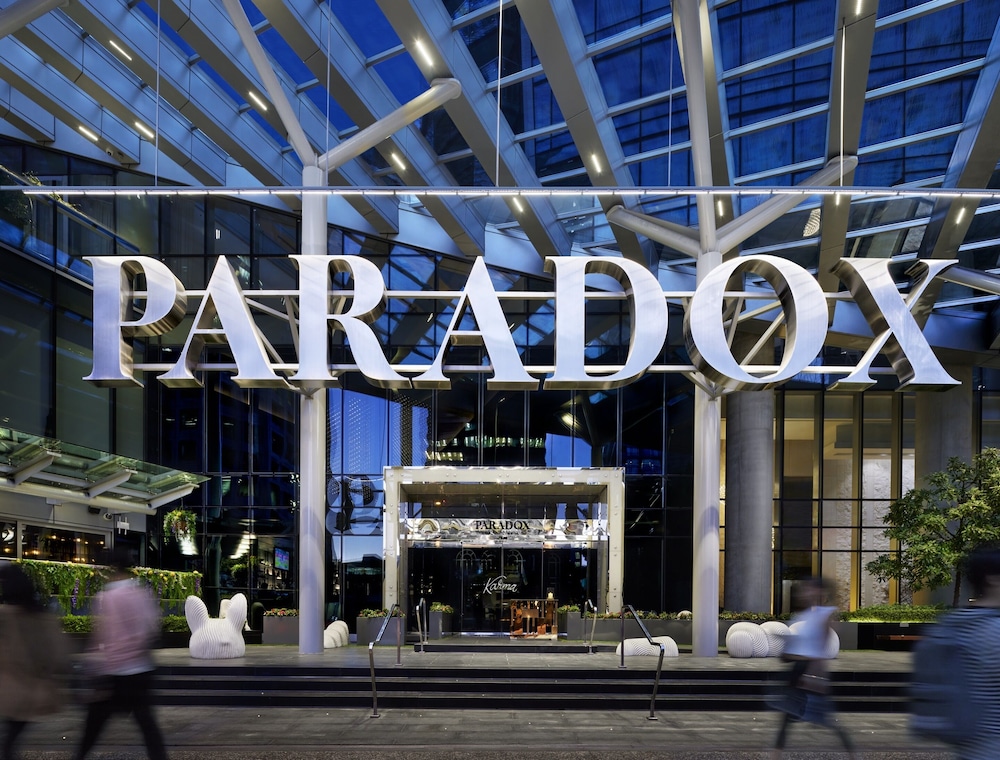 Paradox Hotel Vancouver 2/50