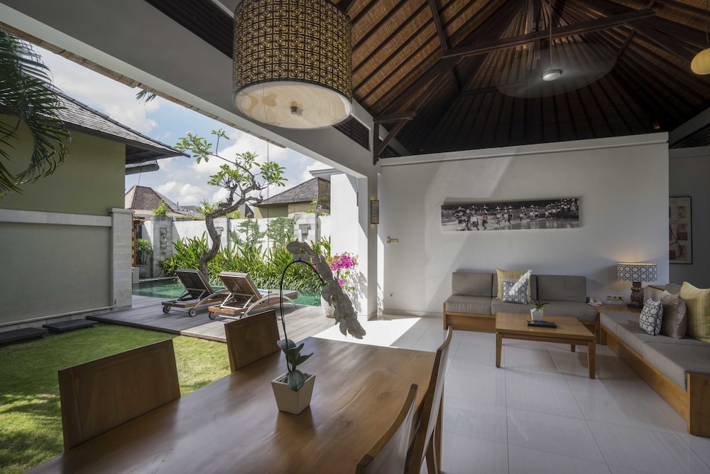 PRADHA VILLAS SEMINYAK 51/63