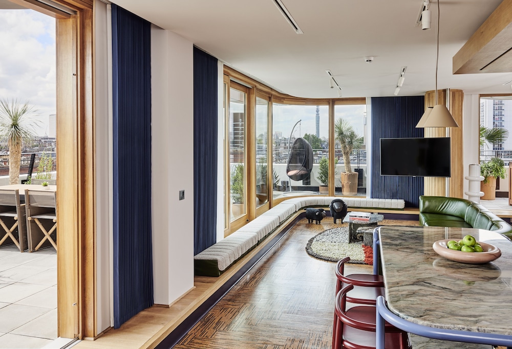 The Standard London 38/55