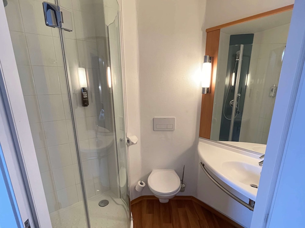 Ibis Sofia Airport Hotel 56/60