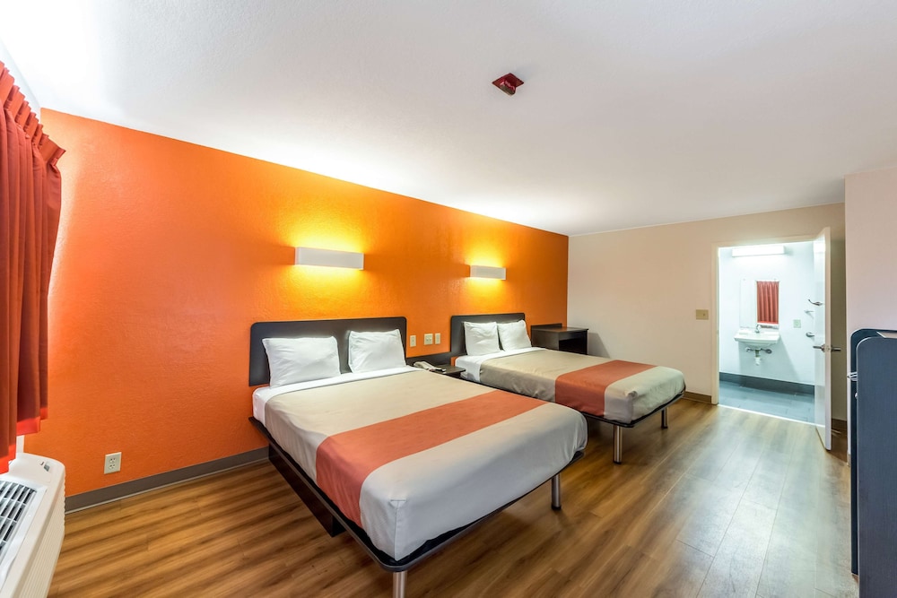 Motel6 San Antonio, TX - South IH-10 East 23/51