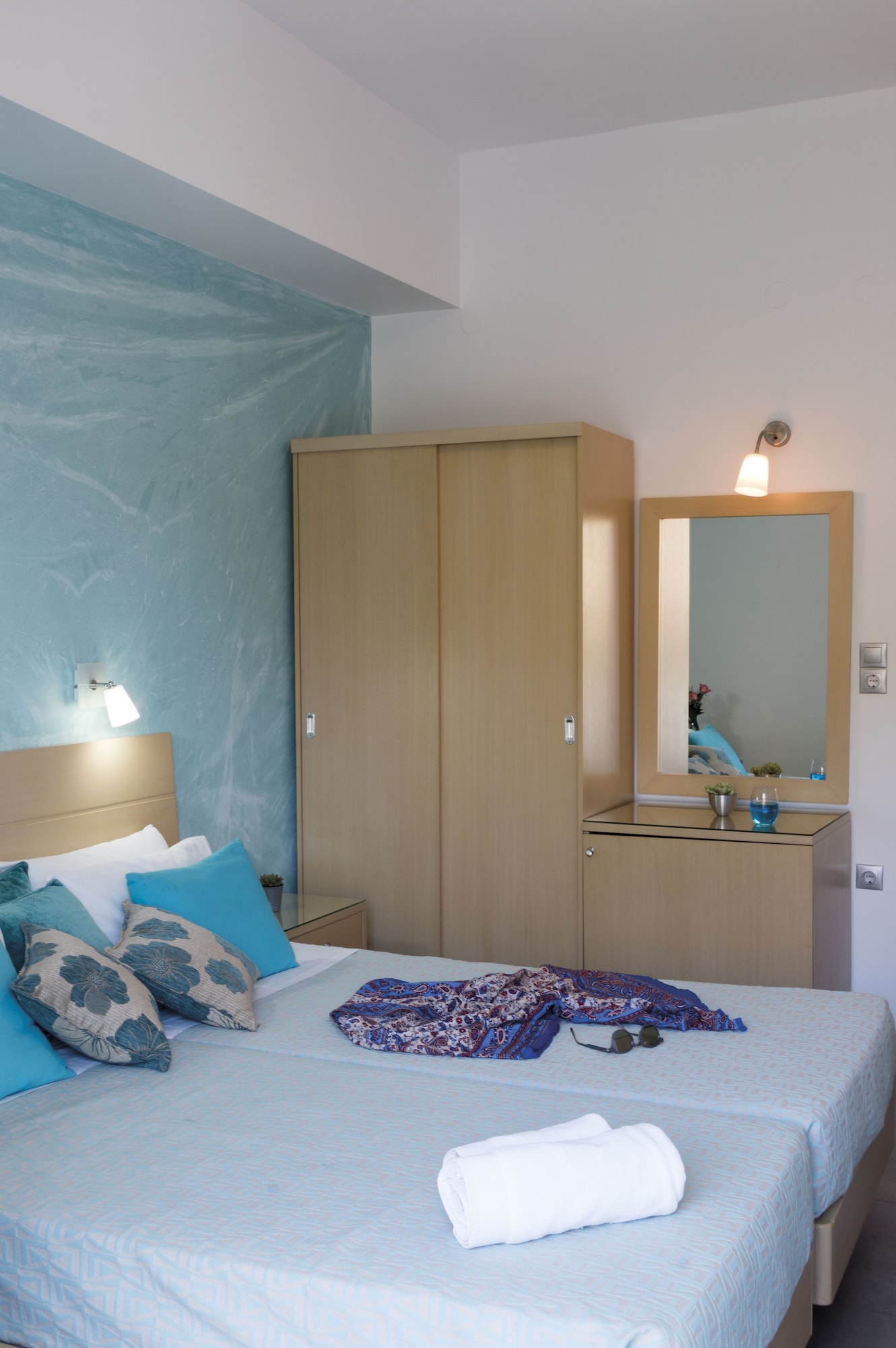 2 BEDROOMS, FAMILY