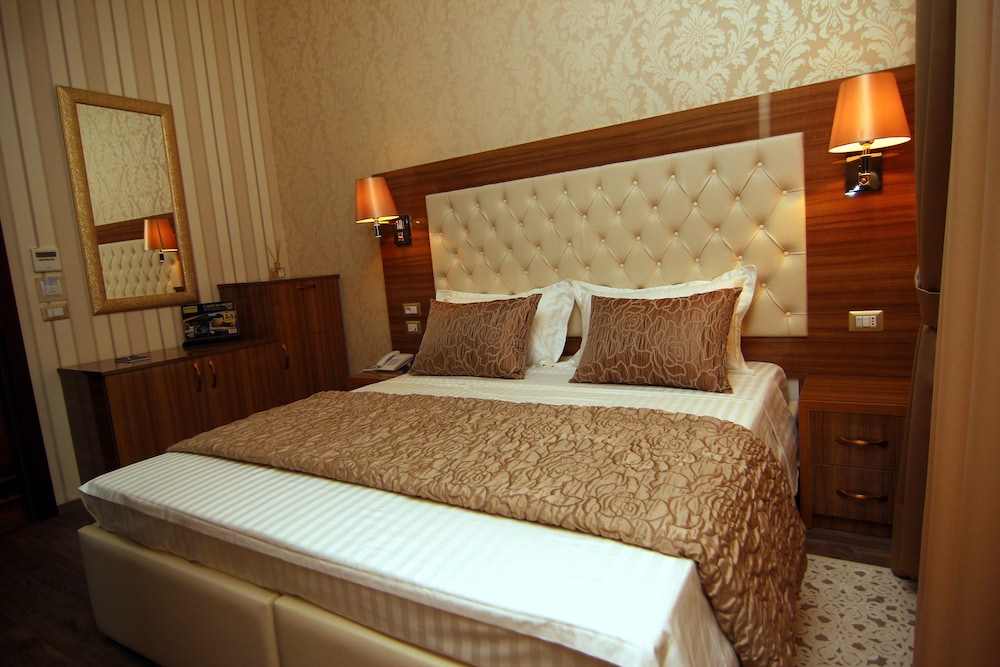 1 BEDROOM, COMFORT, DOUBLE OR TWIN BED, CITY VIEW